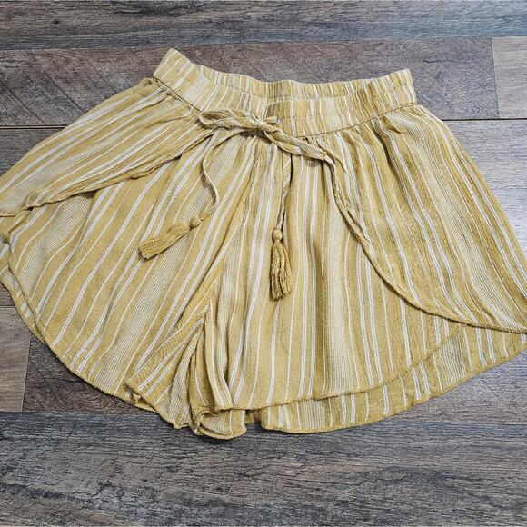 American Eagle Outfitters AEO Yellow Gold and White Striped Flowy Shorts XS - Picture 1 of 11
